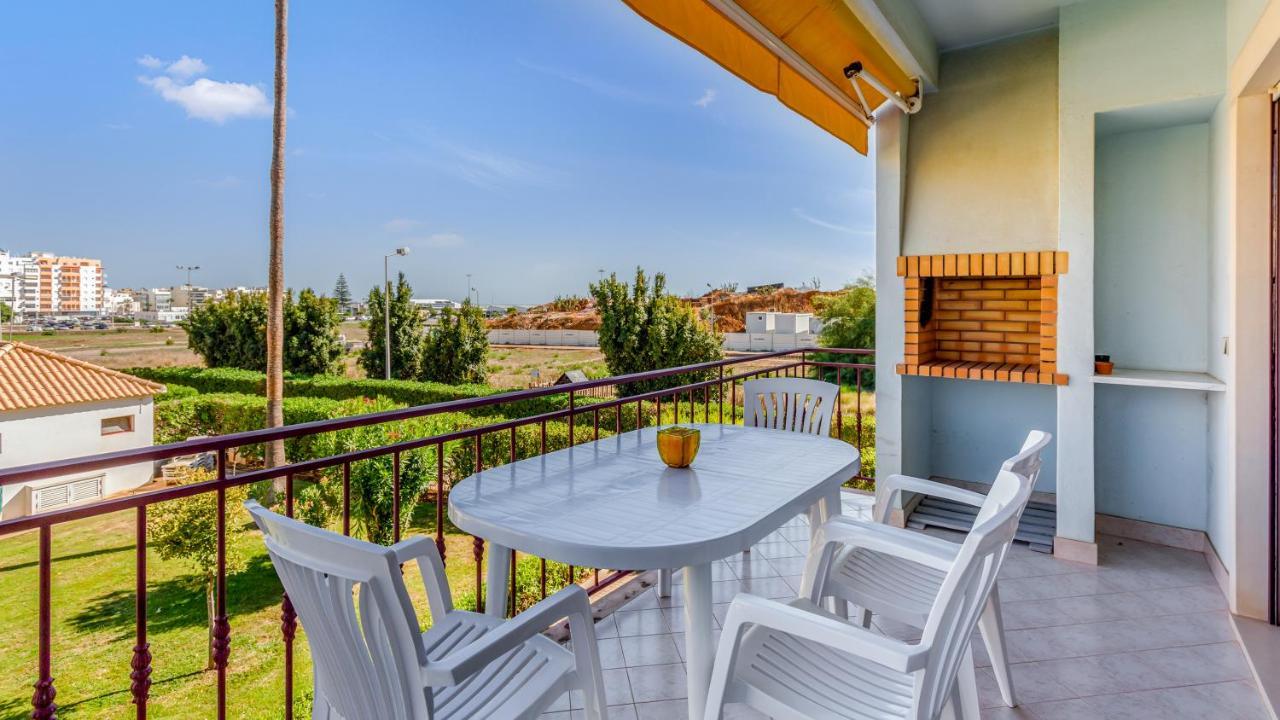 Serene Apartment W/ Balcony And Pool By Lovelystay Quarteira Exteriér fotografie